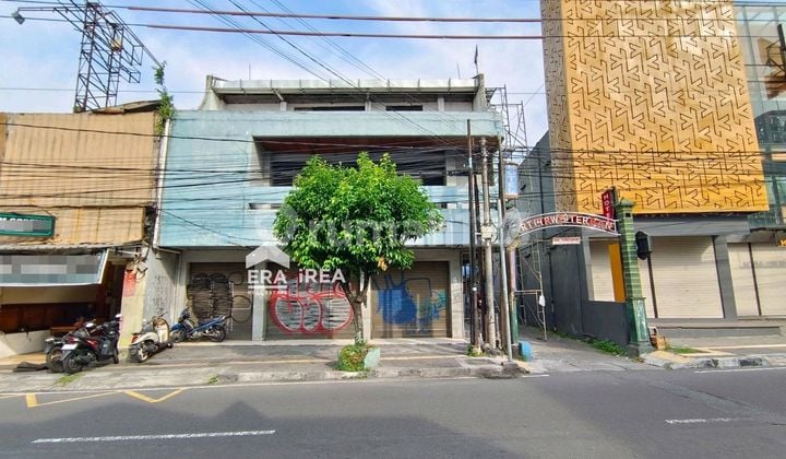 Ruko Tengah Kota Siap Pakai Lokasi Istimewa
