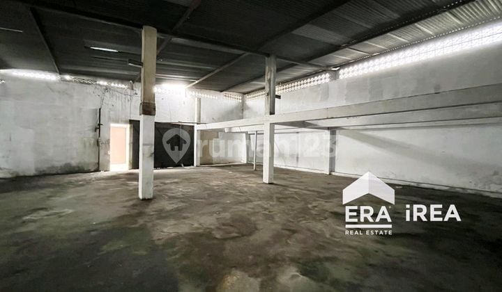 Gudang di Tengah Kota Strategis