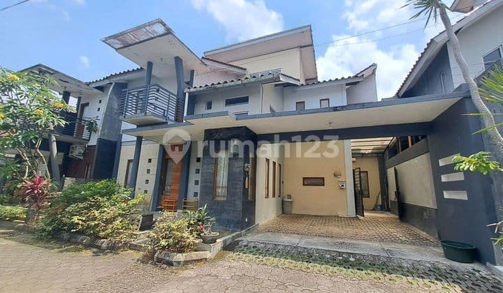 Rumah Bagus Full Furnished ******** Ugm