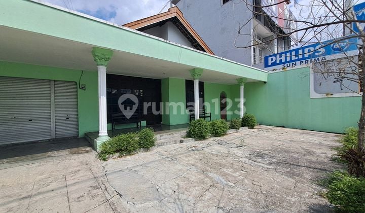 Rumah Dekat Hotel Hyatt Strategis Bisa Buat Kantor