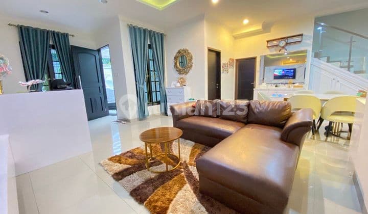 Rumah Bagus 2 Lantai, Semi Furnished, Premium Residence Tamansari