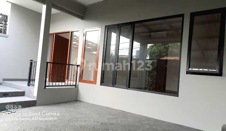 Brand New Minimalis Modern 3 Lt Dgn Rooftop, Hdp. Timur, Perdatam