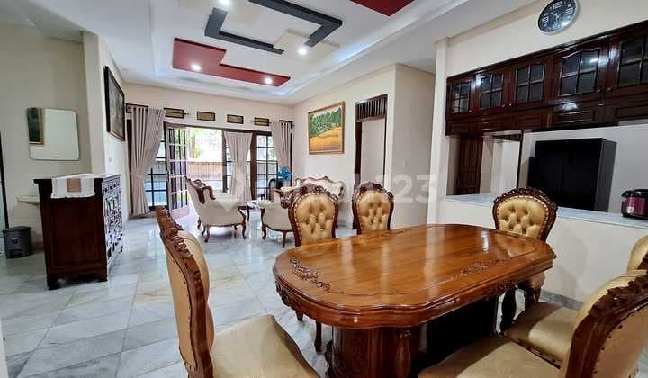 Rumah Hook 1Lt & Paviliun, Fully Furnished, di Megapolitan Estate