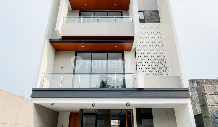 Brand New 3 Lt, Rooftop, Pool, dlm Komplek, Ampera Raya, Cilandak