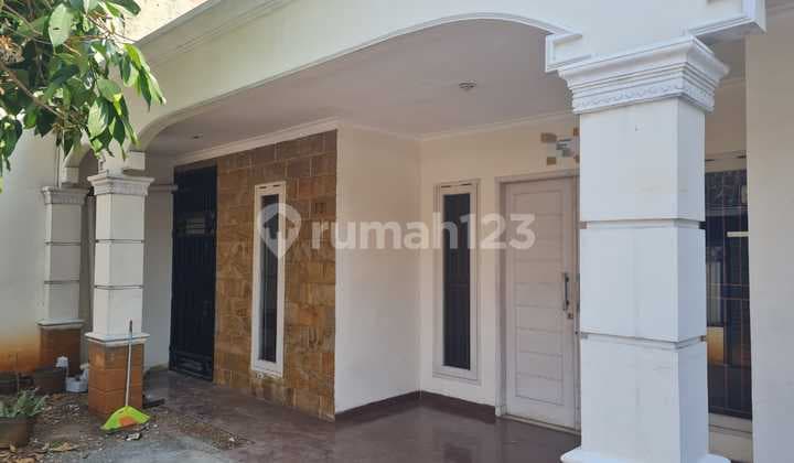 Rumah 1.5Lt, Hdp Timur, Siap Huni, Akses Jln Lebar, di Kebon Baru