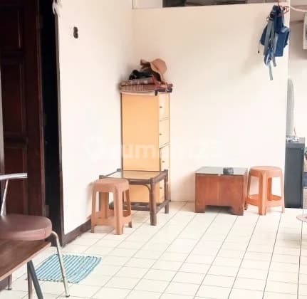 Rumah 1.5Lt Hdp. Timur, Nyaman & Strategis di Kompl. P U, Veteran