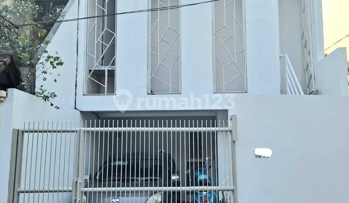 Rumah Kost 2 Lt, 6KT, Semi Furnished, Lingk. Strategis di Bintaro