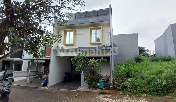 Rumah 2.5Lt dgn Rooftop, Fully Furnished, di Prmhn Andara Village