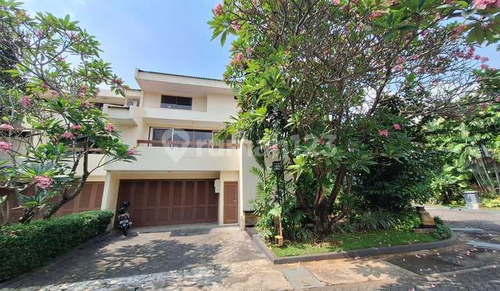Townhouse for Rent, 290 Sqm, 4 BR, Furnished in Kemang, South Jakarta
