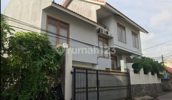 Rumah 2 lantai sudah direnovasi di Radio Dalam selangkah ke mall Pondok Indah