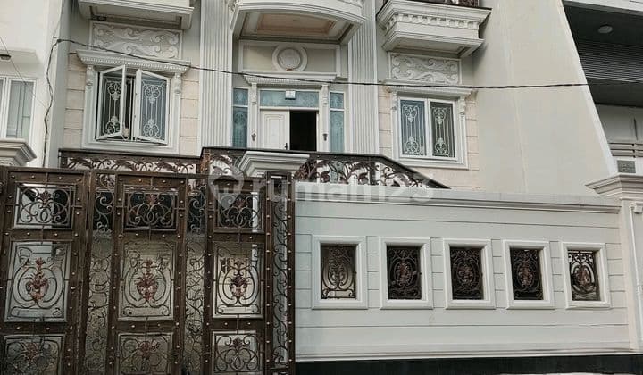 For Sale Luxury Old Money Vibes House in Taman Palem Lestari, Cengkareng, West Jakarta