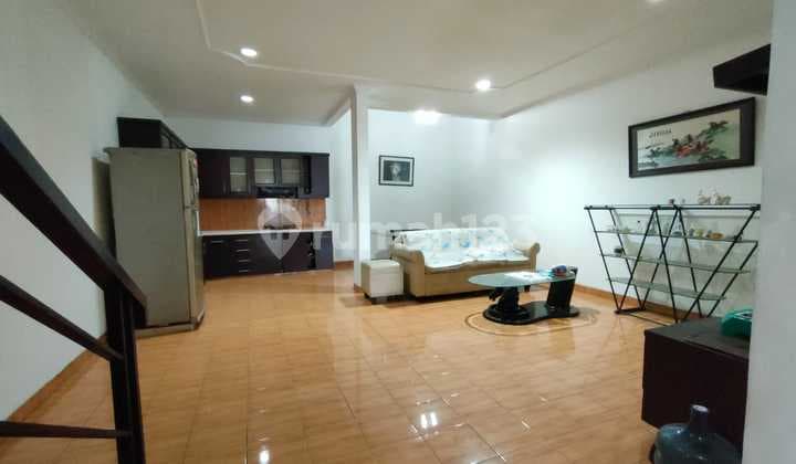 Jual Segera Rumah Siap Huni Dekat Stasiun Kereta Area Taman Kota Jakarta Barat