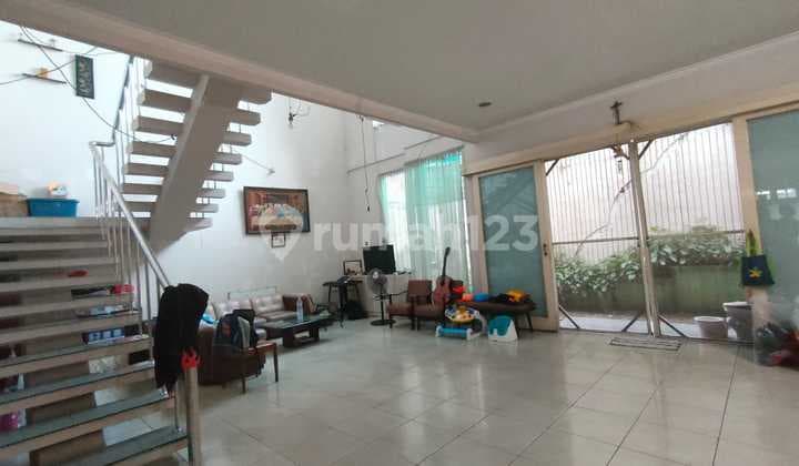 Quick Sale 2-Story House in Sunrise Garden West Jakarta