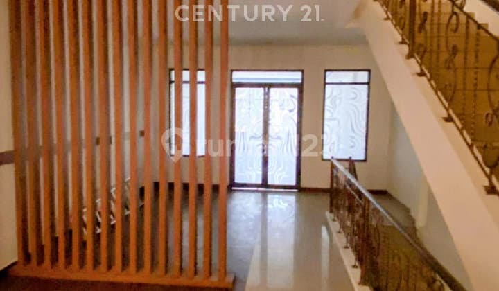 Disewakan Ruko Kebon Kacang Cocok untuk Kantor