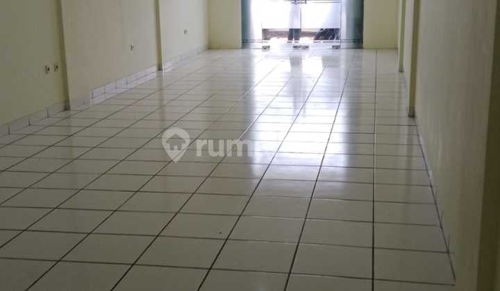 3-Storey Shophouse Building, Strategic Location, Ready to Use in Kembangan Raya, West Jakarta