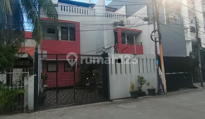Best Price Neat Minimalist House Ready to Occupy in Kav Polri Area, Jelambar, West Jakarta