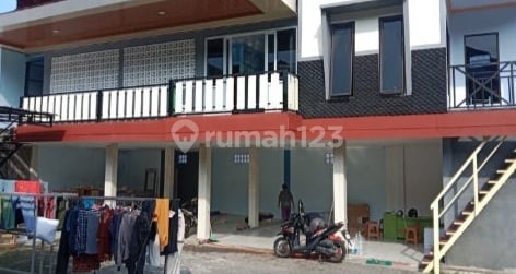 Rumah Tengah Kota Bebas Banjir Lokasi Taman Borobudur Manyaran Semarang Barat