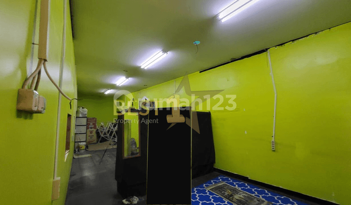 Warehouse for Business in the Cisaranten Arcamanik Area