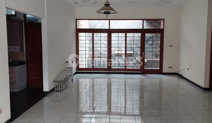 Murah, Rumah di Kopo Sari, Cocok untuk Kantor atau Tempat Tinggal