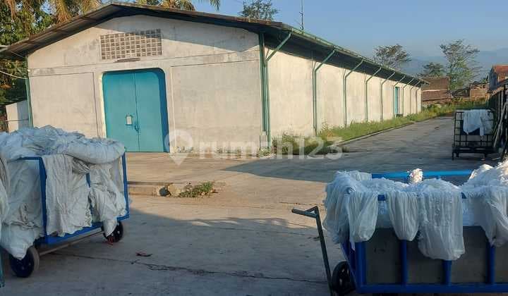 Rarely Available Spacious Warehouse, Licensed for Dyeing in Cikancung Area, Majalaya.