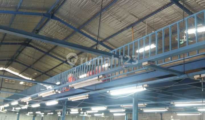 Garment Factory Takeover Still Active on Jalan Raya Moh Toha, Tangerang City