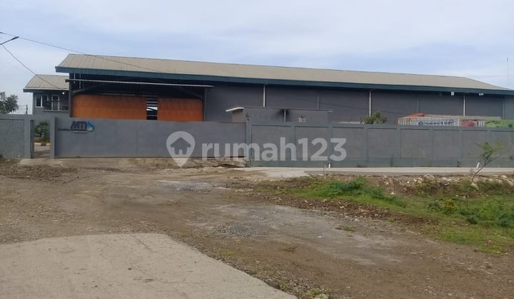 Gudang di gunung putri Gudang di gunung putri