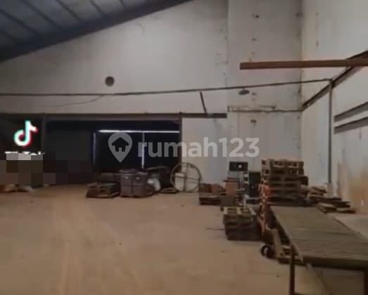 Gudang Di Komplek Harapan Dadap Jaya Tersedia Kantor, Mess Karyawan, Lift Barang, Dan Kantor.