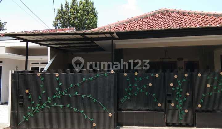 Turun Harga. Rumah Siap Huni Cakep Terawat Baik di Beji, Depok