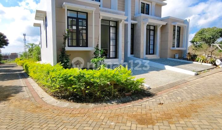Villa Forest Hill - Comfortable Villa with Up to 10% ROI in Batu