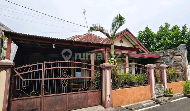 Asri House, Arjosari Area, Bays of Malang City
