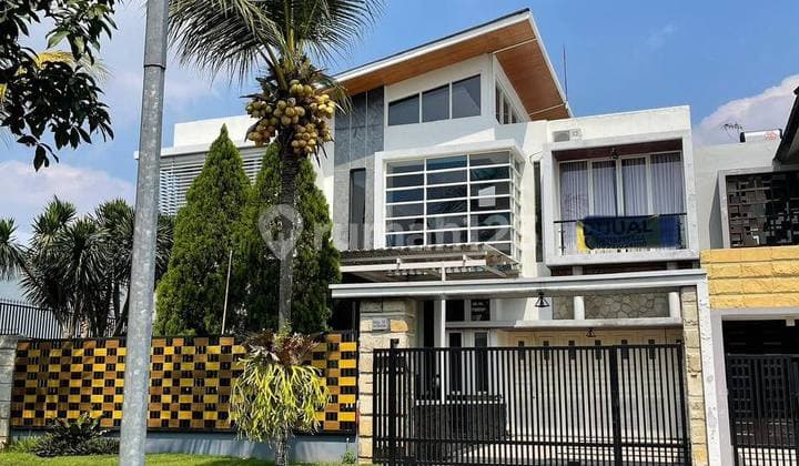 Rumah Mewah 2 Lantai Fully Furnished + Kolam Renang Daerah Araya