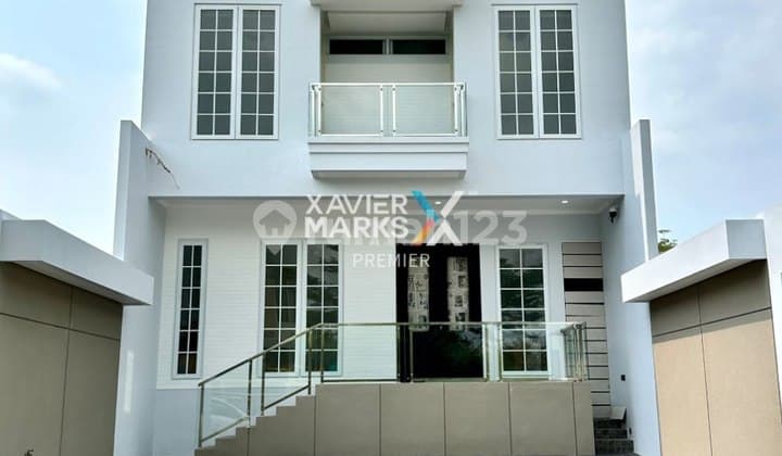 Rumah Cantik Baru Modern Minimalis Ada Kolam Daerah Araya Golf