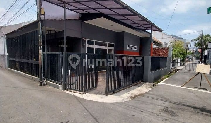 Disewakan Rumah Dekat Stasiun Kereta Api