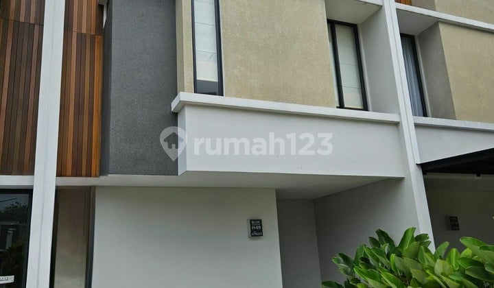 Turun Harga !!! Dijual Rumah Minimalis Modern Siap Huni Didalam Cluster , Bintaro