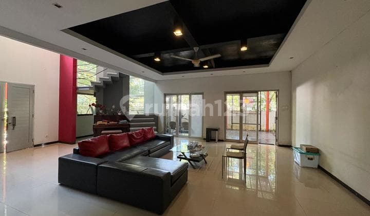 Dijual Cepat Rumah Modern Posisi Hook di Kencana Loka BSD