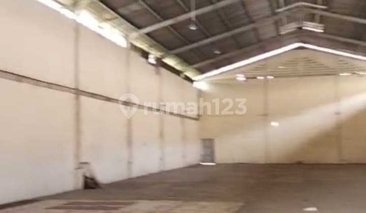 Gudang Mandiri Luas 1200 M di Benda Tangerang