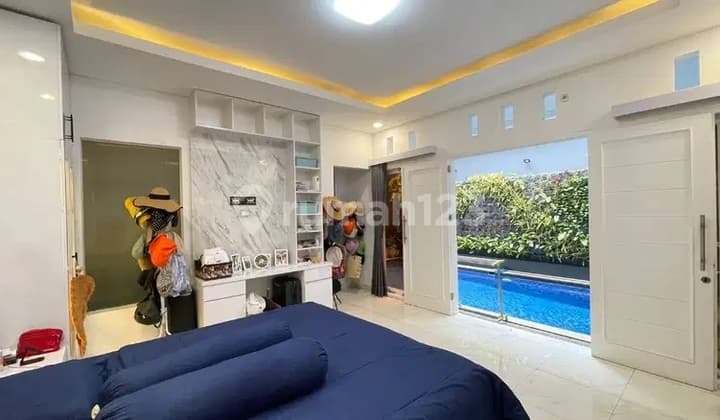 Rumah Modern di Arcamanik Bandung Ada Kolam Renang Terawat Furnish