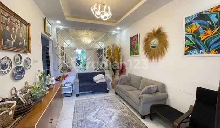 Rumah Modern di Arcamanik Bandung Ada Kolam Renang Terawat Furnish