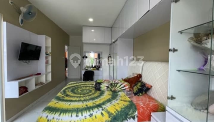 Rumah Modern di Arcamanik Bandung Ada Kolam Renang Terawat Furnish