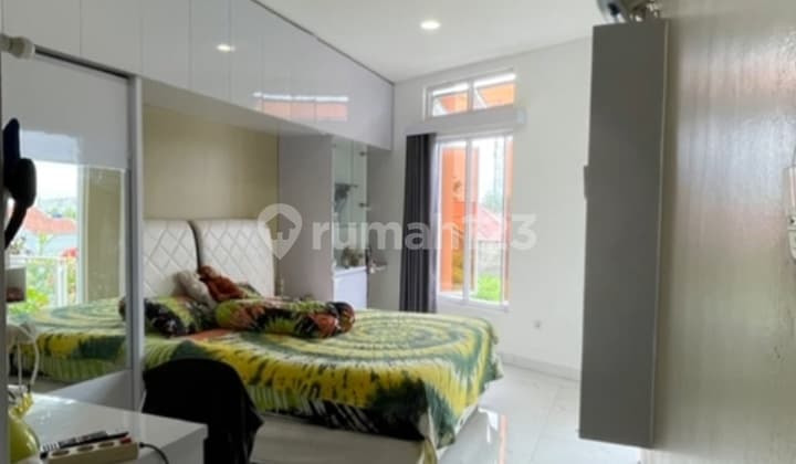 Rumah Modern di Arcamanik Bandung Ada Kolam Renang Terawat Furnish
