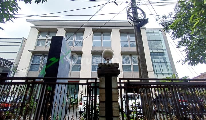 Gedung di Supratman Bandung 3 Lantai Untuk Perkantoran Atau Sekolah