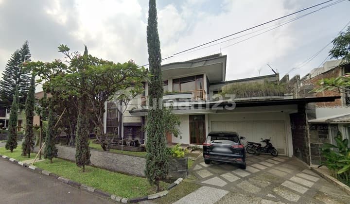 Rumah Mewah di Mekarwangi Bandung Posisi Hook Bangunan Terawat Siap Huni