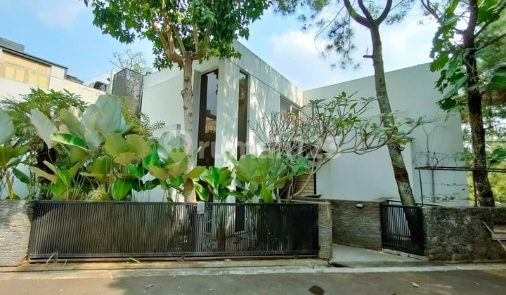 Rumah Full View Kota Bandung Bangunan 3 Lantai Furnish Siap Huni