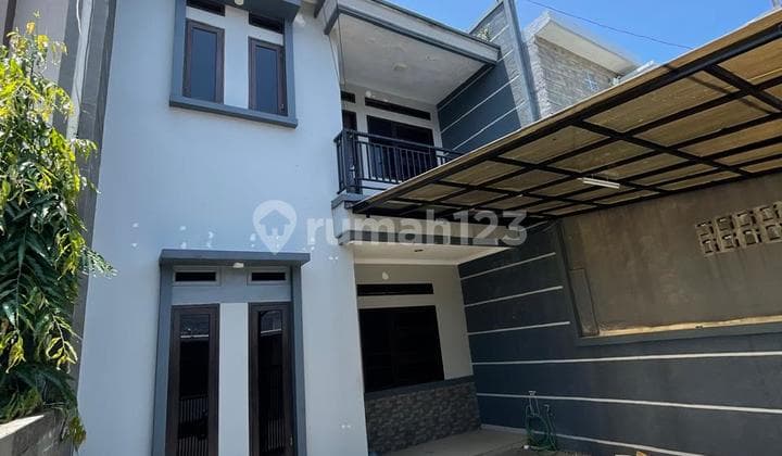 Ready-to-Live House in Turangga Bandung Well-Maintained 2-Story Building