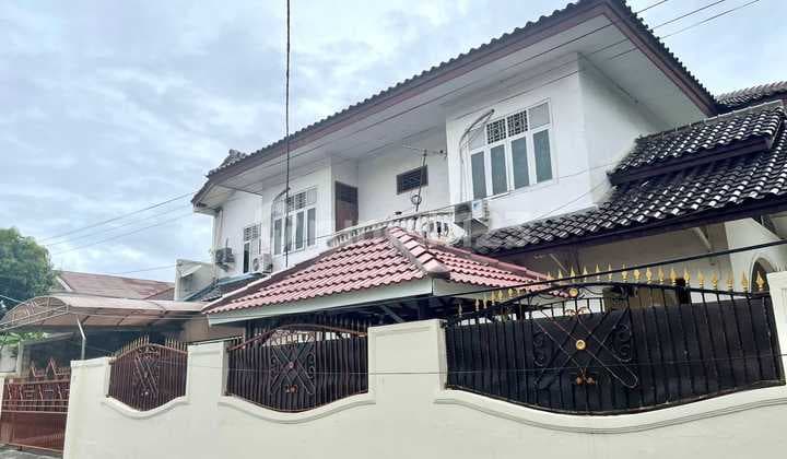 Rumah 2 Lantai, Hoek, Cempaka Putih, Jakarta Pusat