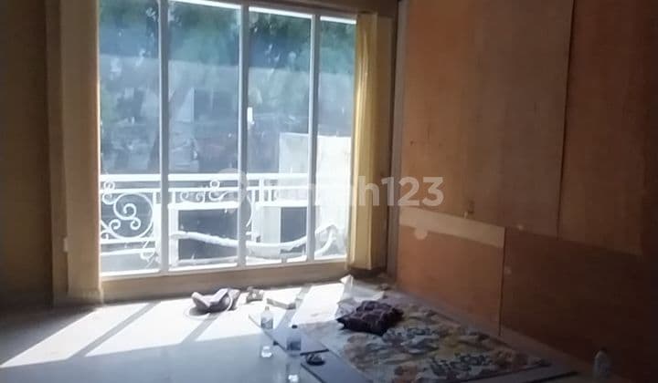 Ruko di Tebet Raya - 3.5 Lantai, Hadap Barat