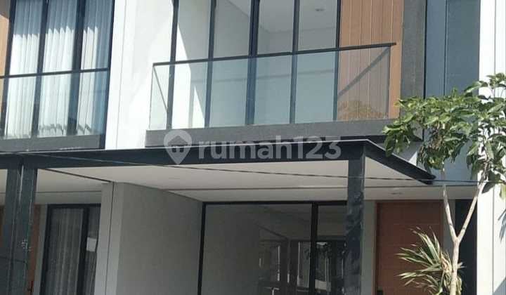 DISEWAKAN RUMAH BARU Northwest Central CitraLand depan danau DISEWAKAN RUMAH BARU Northwest Central CitraLand depan danau