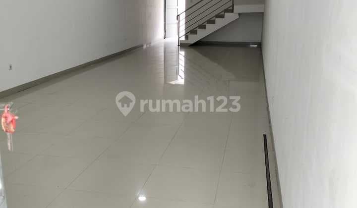 Ruko Siap Huni 2.5 Lantai SHM Siap Huni di Jalan Holis Bandung