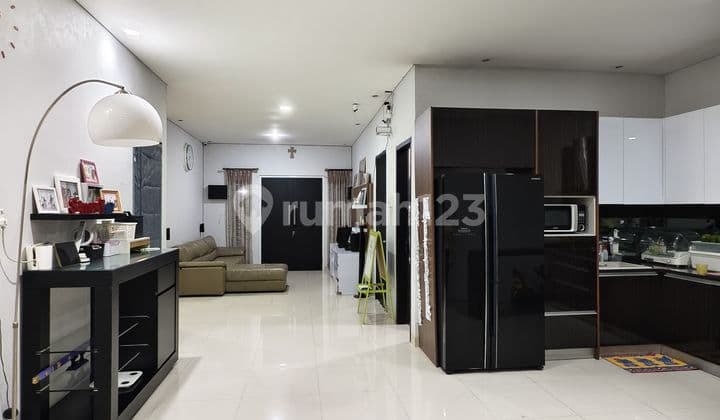 Rumah Mewah Murah Siap Huni Terawat Hoek di Taman Kopo Indah 2