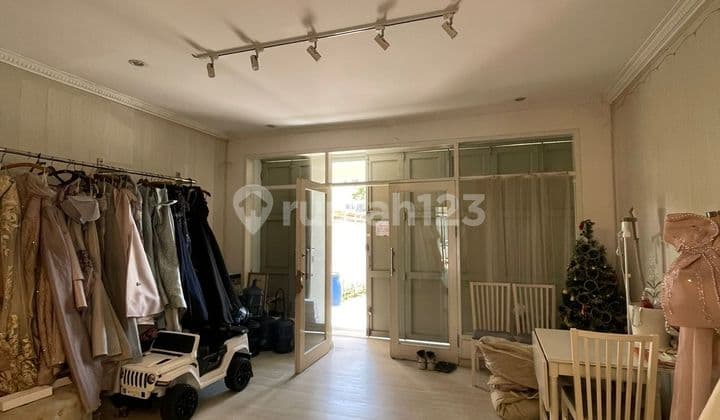 Ruko Terbaik Bagus 3 Lantai SHM Nyaman di Area Holis Regency